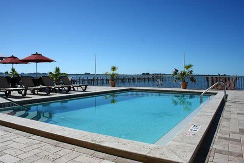 Beso Del Sol Resort Dunedin Exterior foto